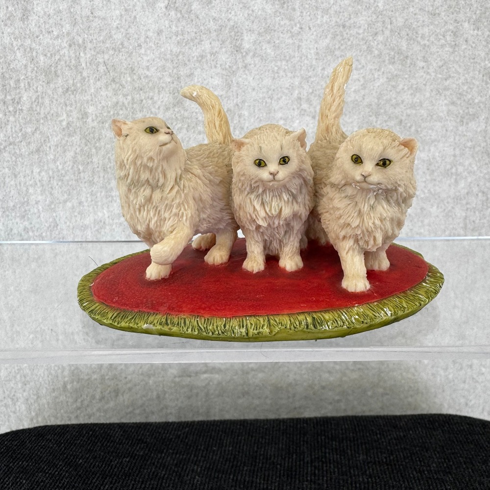 Vtg Border Fine Arts Figurine Three Fluffy Kittens on Red Rug Scotland Handmade